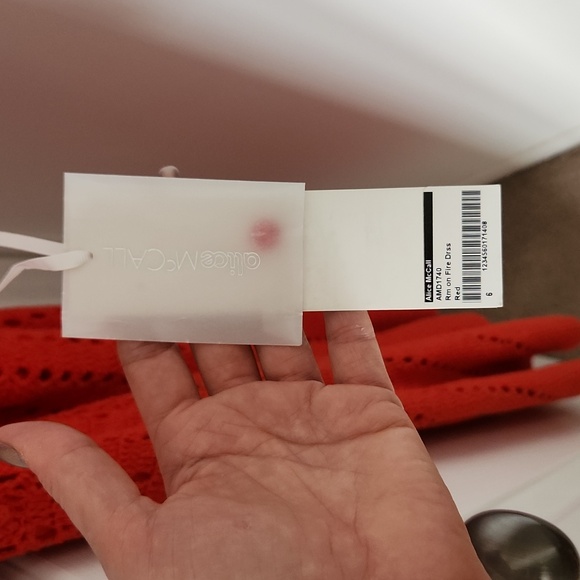 Gorgeous red crochet dress - Picture 9 of 10